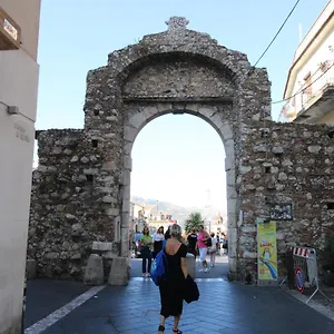 https://cest-la-vie-taormina.taorminaitalyhotels.com